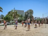 Gra w siatkówkę plażową w Sindbad Club
