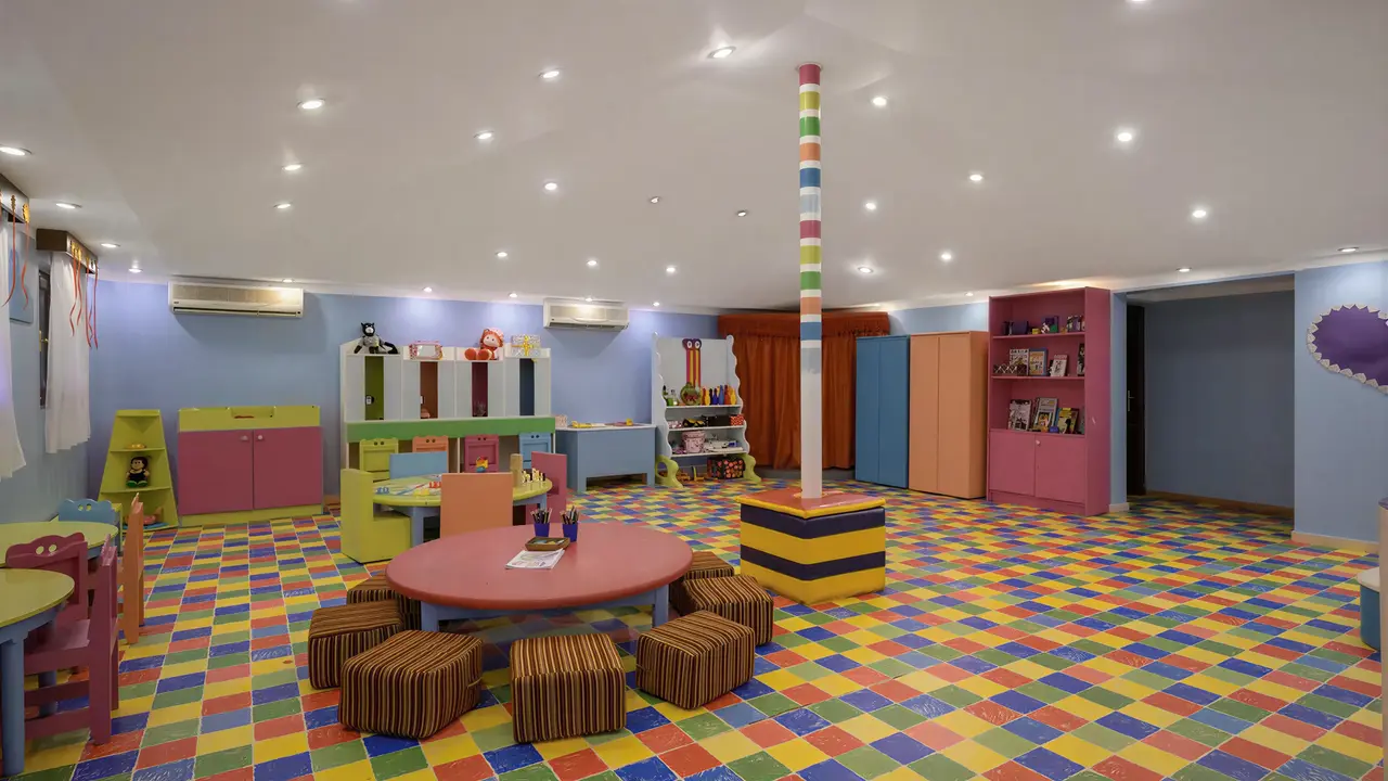 Kolorowy pokój dla dzieci w Sindbad Club