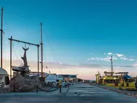 Nabrzeże i molo przy Sindbad Club