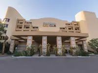 Elewacja i wejście do Sindbad Club