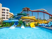 Zjeżdżalnie wodne w kompleksie Sindbad Club