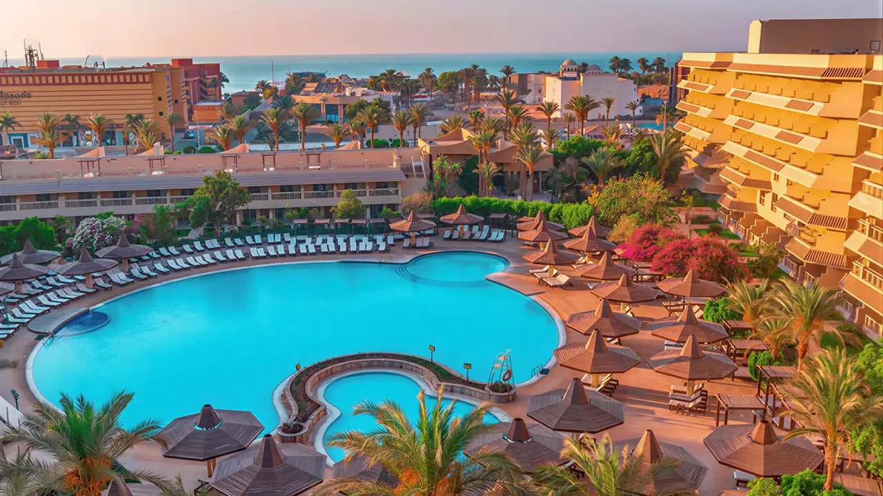 Widok na kompleks basenowy w Sindbad Club