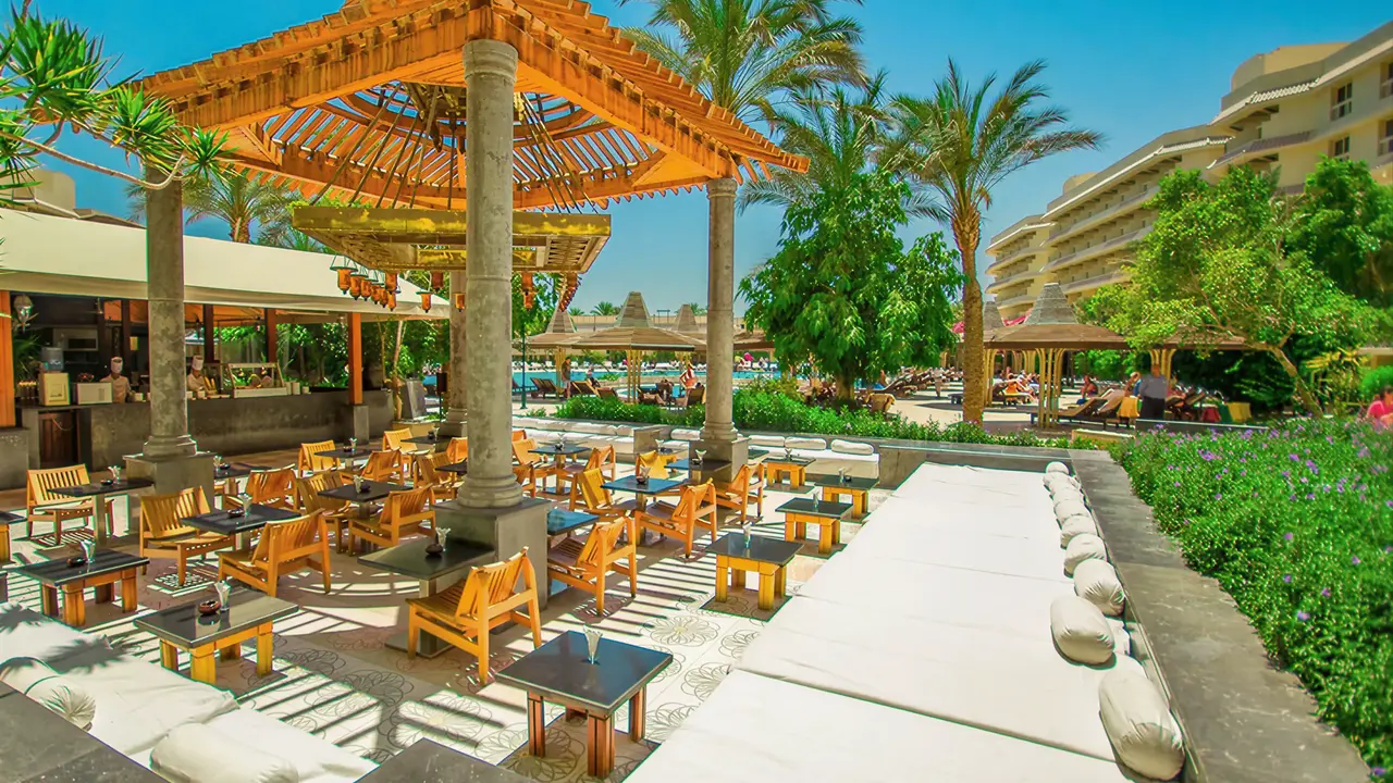Restauracja na świeżym powietrzu w Sindbad Club