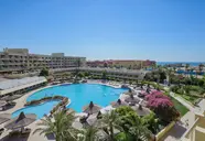 Widok na kompleks basenowy w Sindbad Club