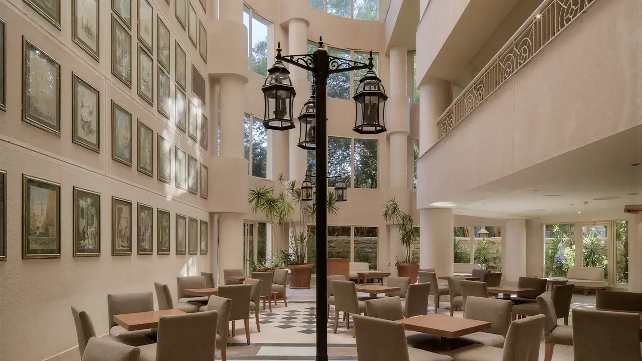 Wnętrze reprezentacyjnego lobby w Sindbad Club