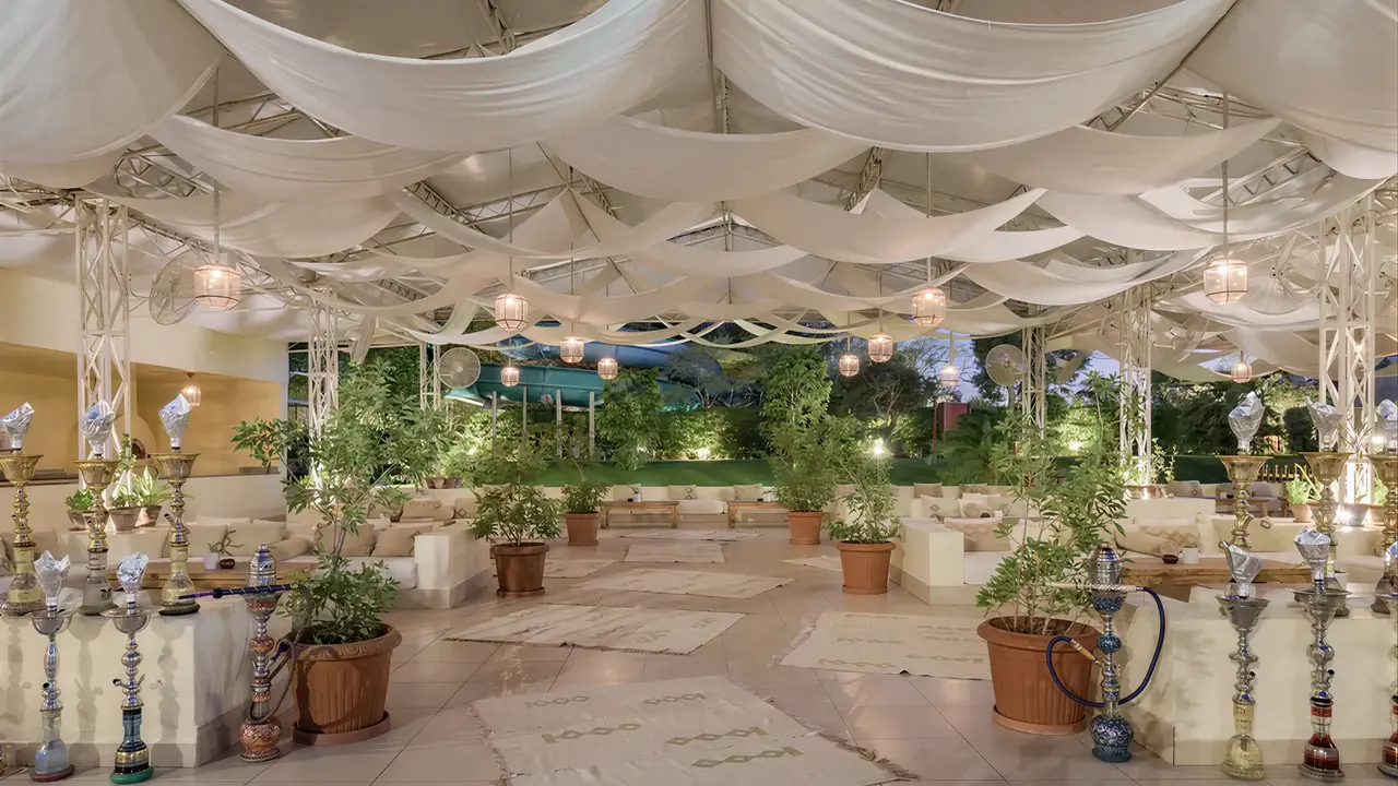 Elegancka strefa wypoczynkowa w Sindbad Club
