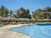 Zjeżdżalnie wodne i basen w Sindbad Club