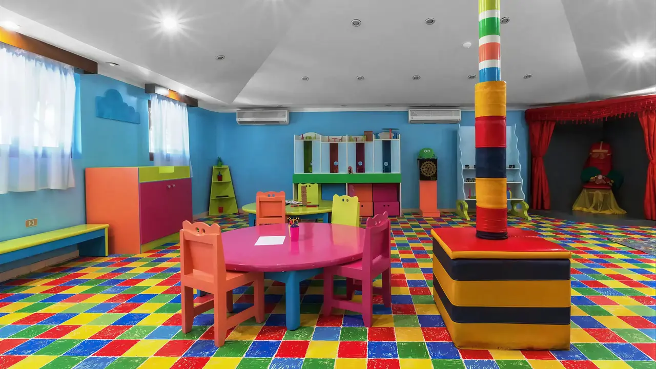 Kolorowy pokój dla dzieci w Sindbad Club