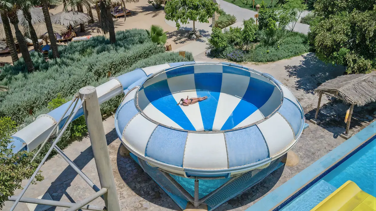 Zjeżdżalnia wodna w obiekcie Sindbad Club