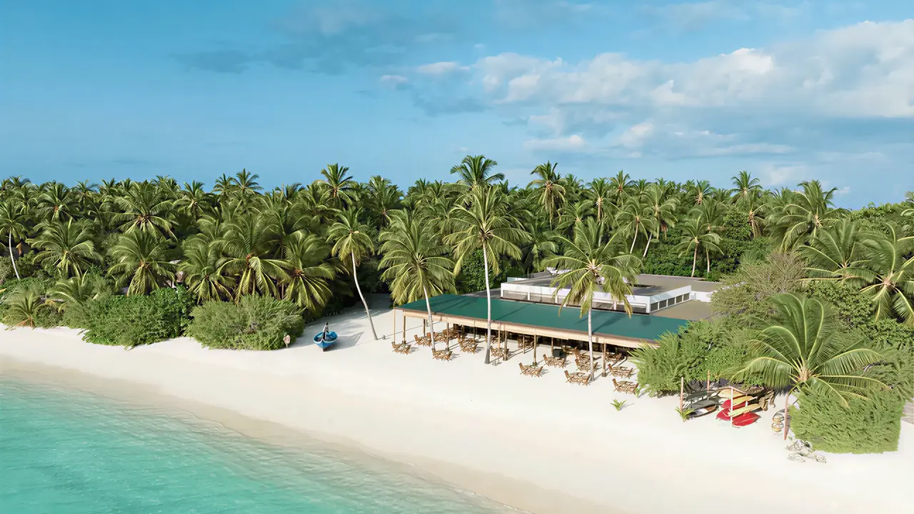 Plaża z białym piaskiem w Sirru Fen Fushi Private Lagoon Resort