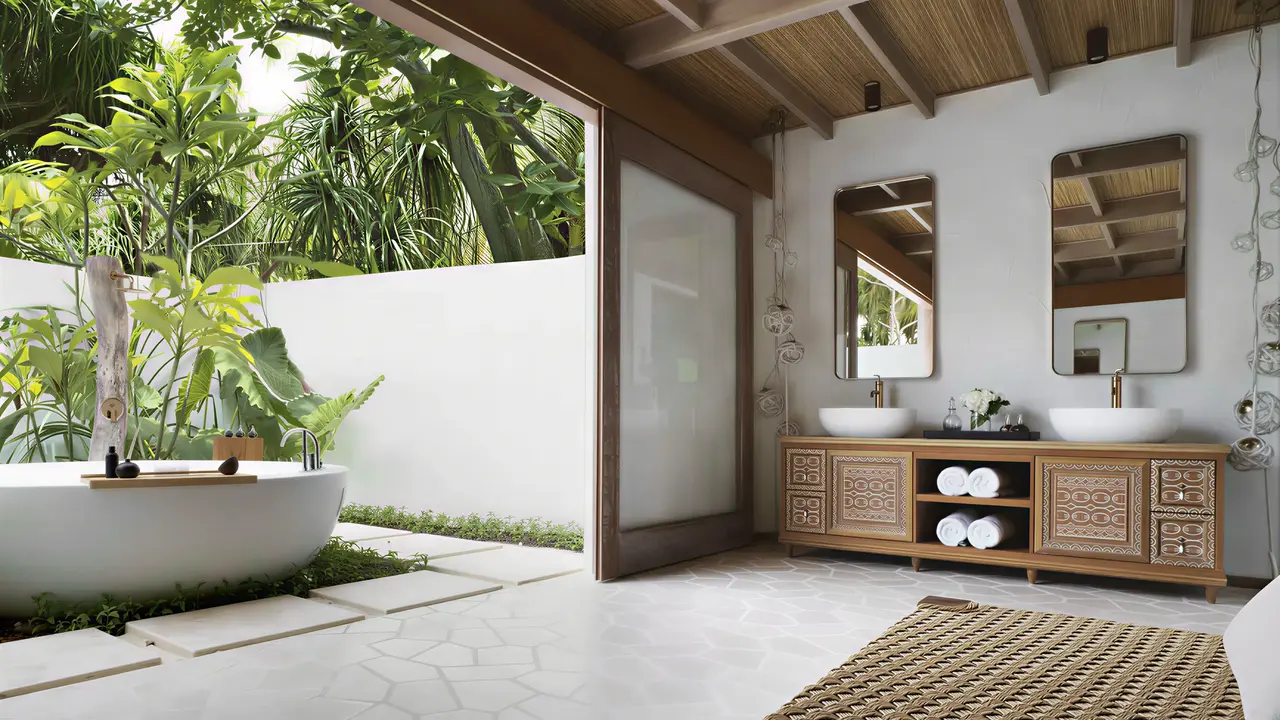 Otwarta łazienka w Sirru Fen Fushi Private Lagoon Resort z wanną