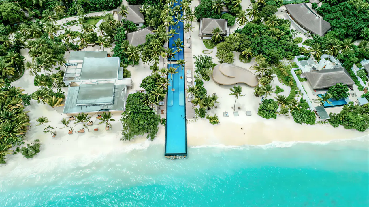 Widok z lotu ptaka na resort Sirru Fen Fushi Private Lagoon Resort
