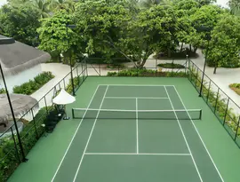 Kort tenisowy w hotelu Sirru Fen Fushi Private Lagoon Resort