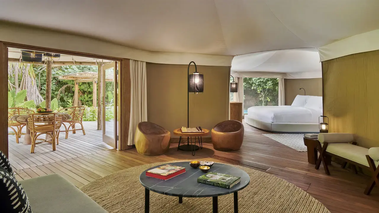 Wnętrze luksusowego pokoju w Sirru Fen Fushi Private Lagoon Resort
