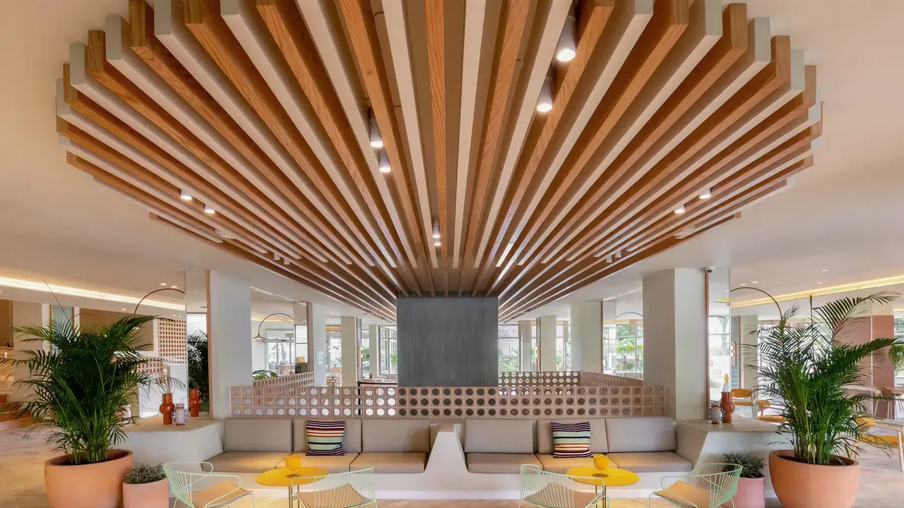 Nowoczesne wnętrze lobby w Sol Arona Tenerife 