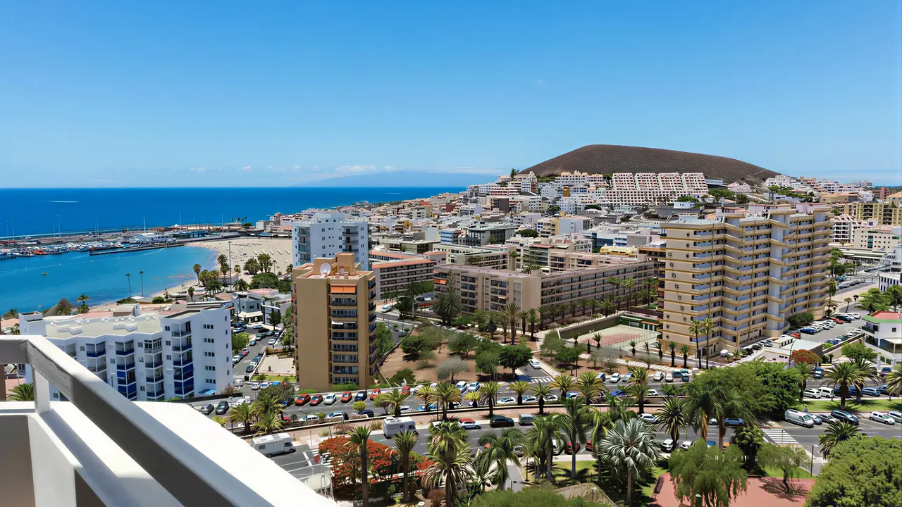 Widok na kompleks Sol Arona Tenerife  i okoliczną zabudowę
