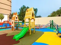 Kolorowy plac zabaw w Sol Arona Tenerife 