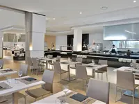 Restauracja w Sol Don Pablo z nakrytymi stołami