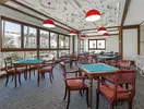 Sala gier w Sol Don Pablo z wieloma stolikami