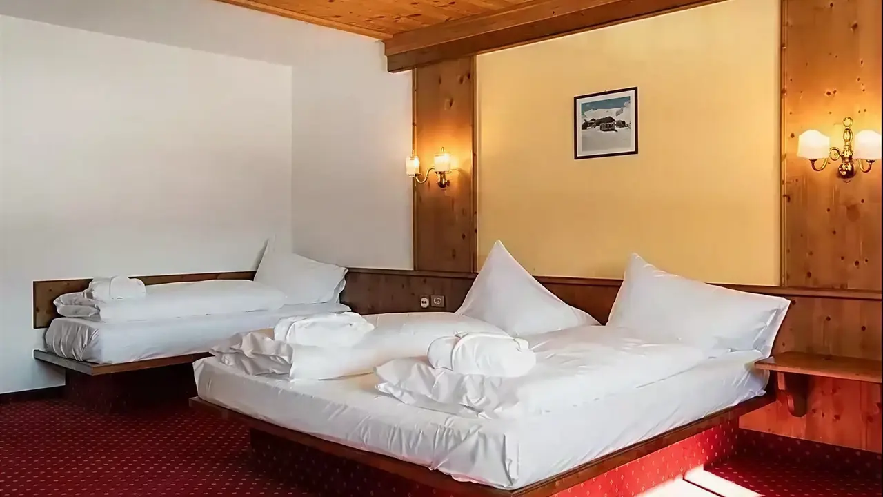 Pokój z łóżkami w Sporthotel Kurzras