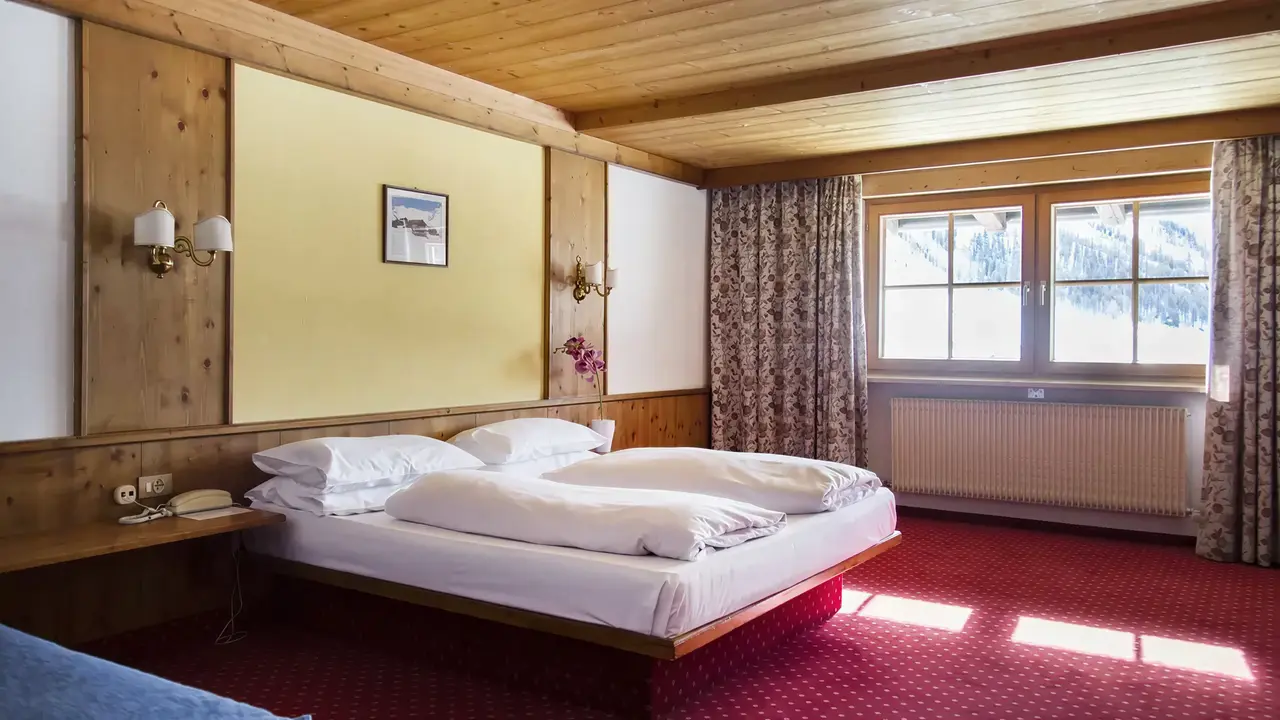 Sypialnia z łóżkiem w Sporthotel Kurzras