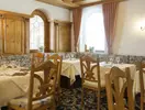 Elegancka jadalnia w hotelu Sporthotel Kurzras