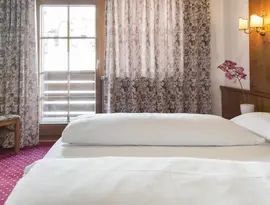 Pokój z łóżkiem w Sporthotel Kurzras