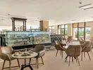 Kawiarnia i deserowy bufet w Steigenberger Al Dau Beach
