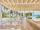 Restauracja w Steigenberger Al Dau Beach z widokiem na morze