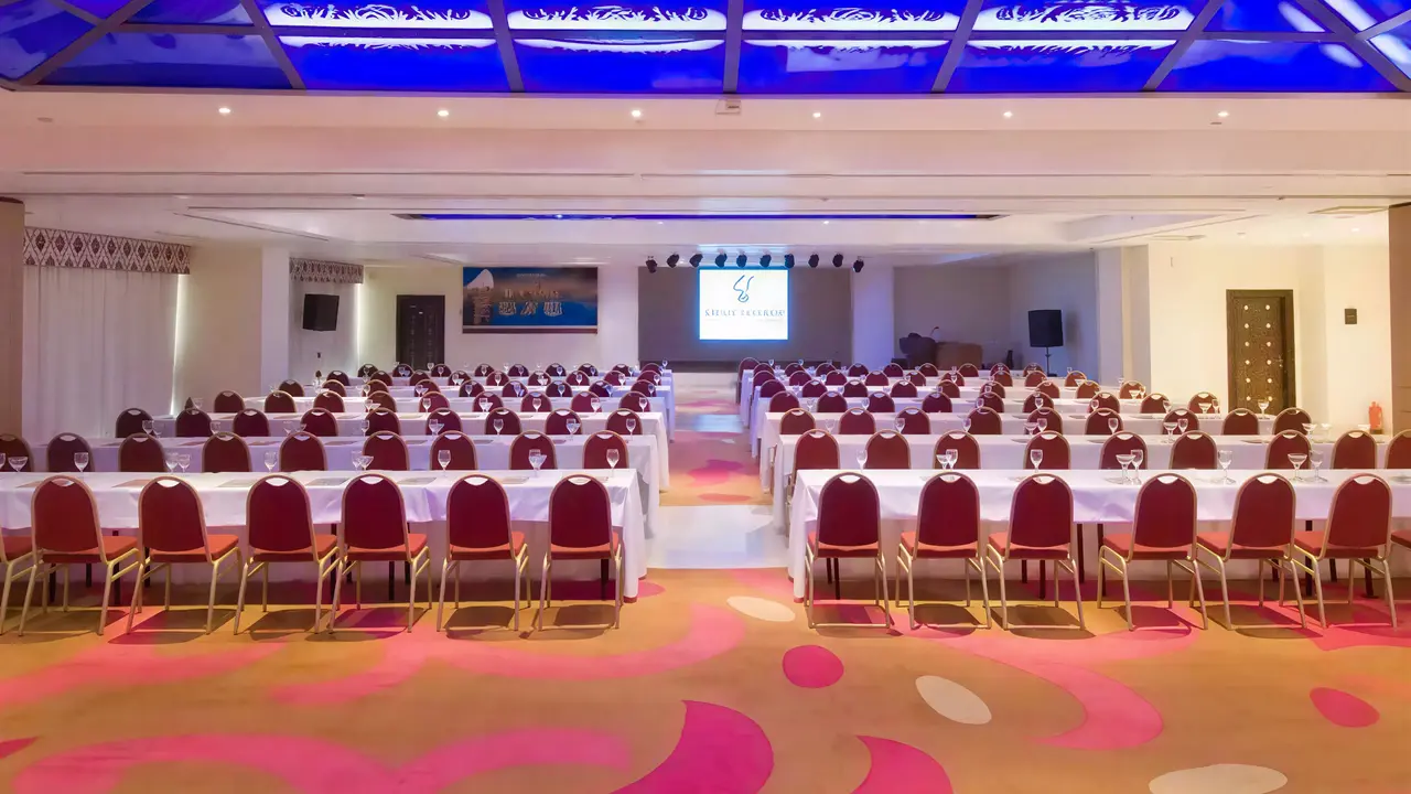 Sala konferencyjna w hotelu Steigenberger Al Dau Beach