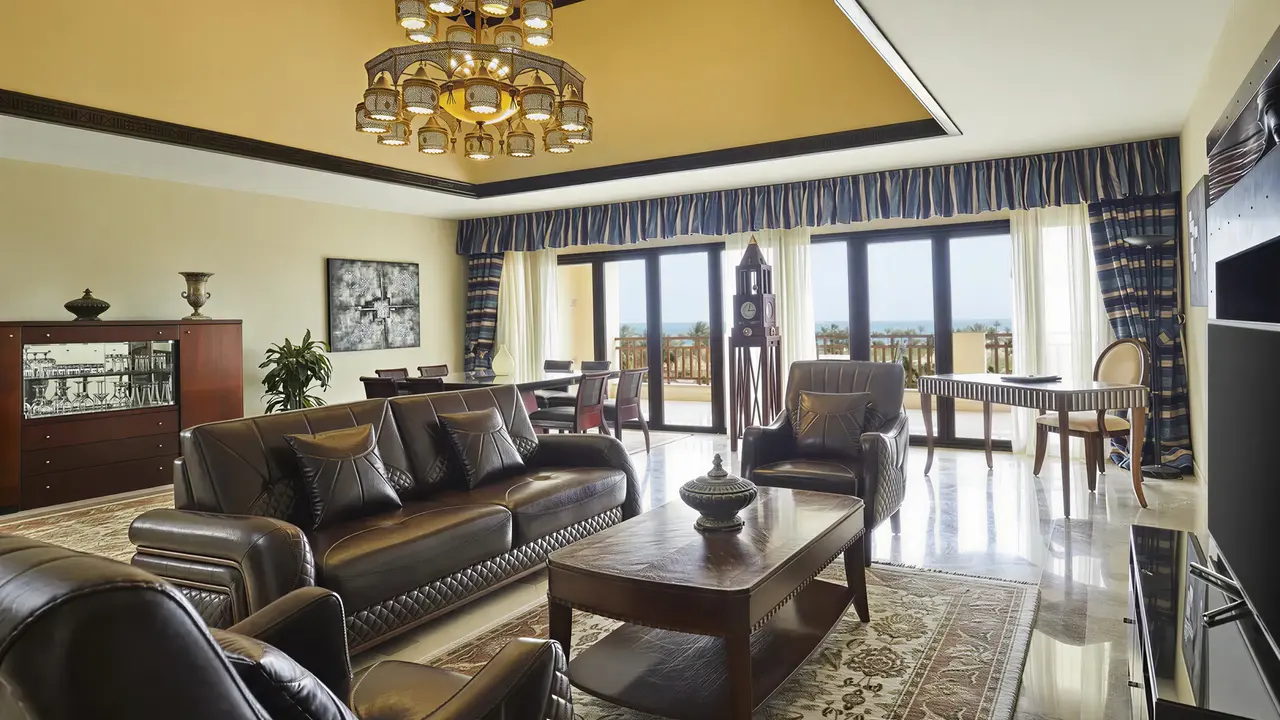 Elegancki salon w pokoju gościnnym Steigenberger Al Dau Beach
