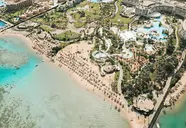 Widok z lotu ptaka na kompleks Steigenberger Al Dau Beach