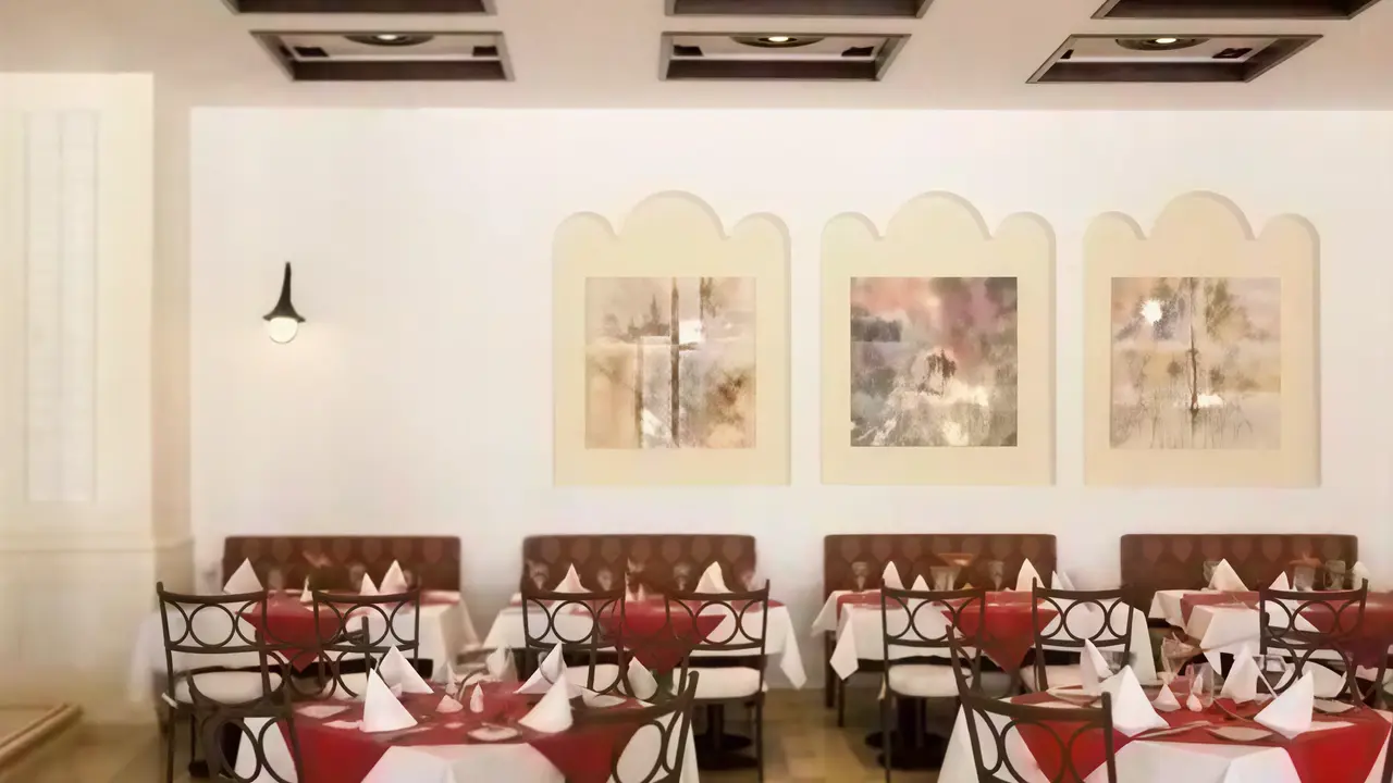 Restauracja w Steigenberger Al Dau Beach z nakrytymi stołami