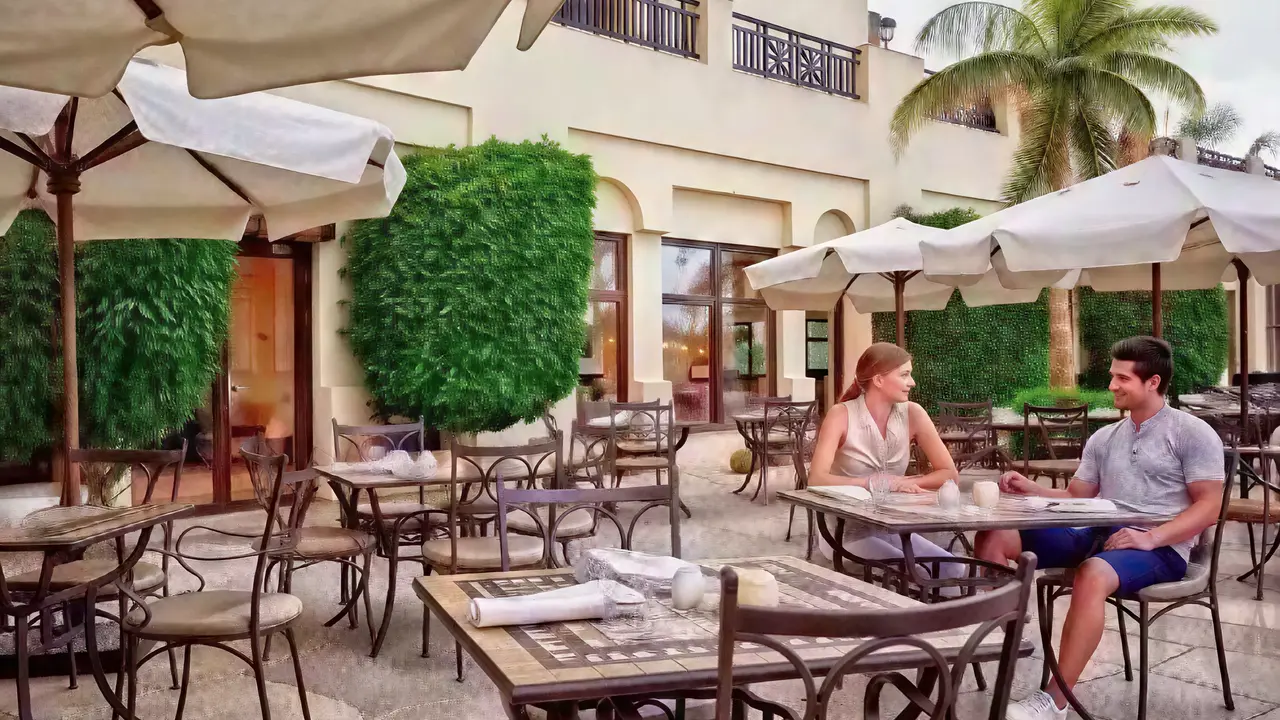 Restauracja na zewnątrz w Steigenberger Al Dau Beach