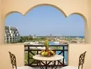 Balkon z widokiem w Steigenberger Al Dau Beach