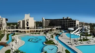 Zjeżdżalnie wodne i baseny w Steigenberger Aqua Magic