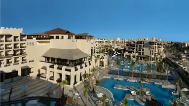 Widok na budynki i teren Steigenberger Aqua Magic