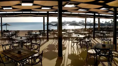Restauracja przy plaży w Steigenberger Aqua Magic