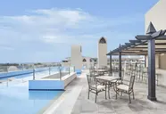Fasada i wejście do hotelu Steigenberger Aqua Magic