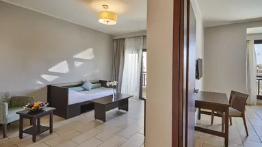 Wnętrze pokoju gościnnego w Steigenberger Aqua Magic