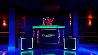 DJ na scenie w Steigenberger Aqua Magic