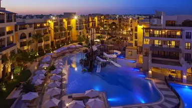 Zjeżdżalnie wodne i basen w Steigenberger Aqua Magic
