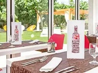 Nakryte stoły w restauracji Sumus Monteplaya