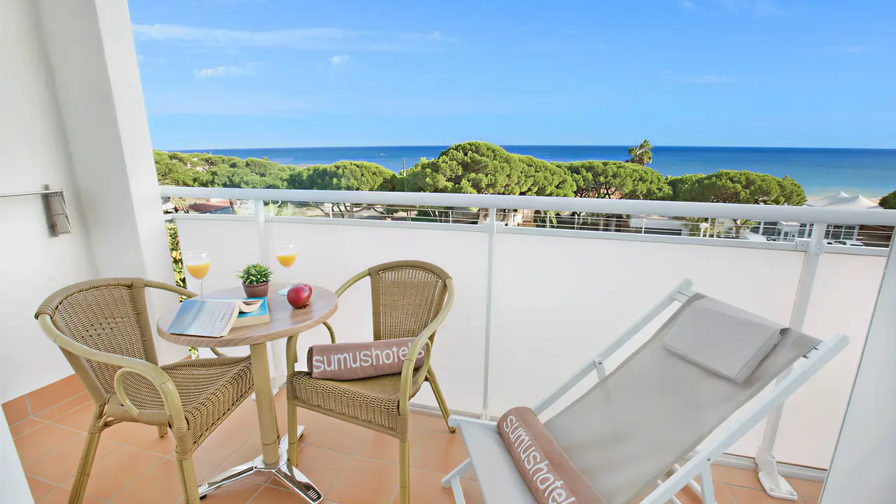 Balkon z widokiem na morze w Sumus Monteplaya