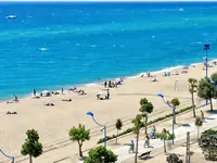 Piaszczysta plaża i morze przy Sumus Monteplaya