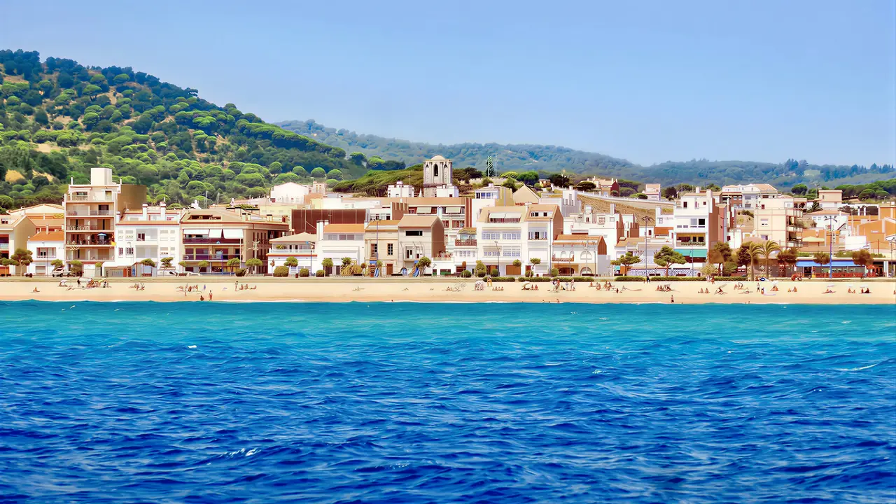 Plaża i zabudowania w okolicy Sumus Monteplaya
