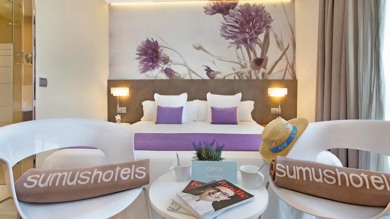 Sypialnia z łóżkiem w hotelu Sumus Monteplaya