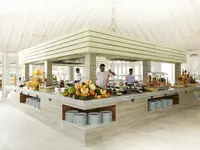 Bufet z jedzeniem w hotelu Sun Siyam Olhuveli