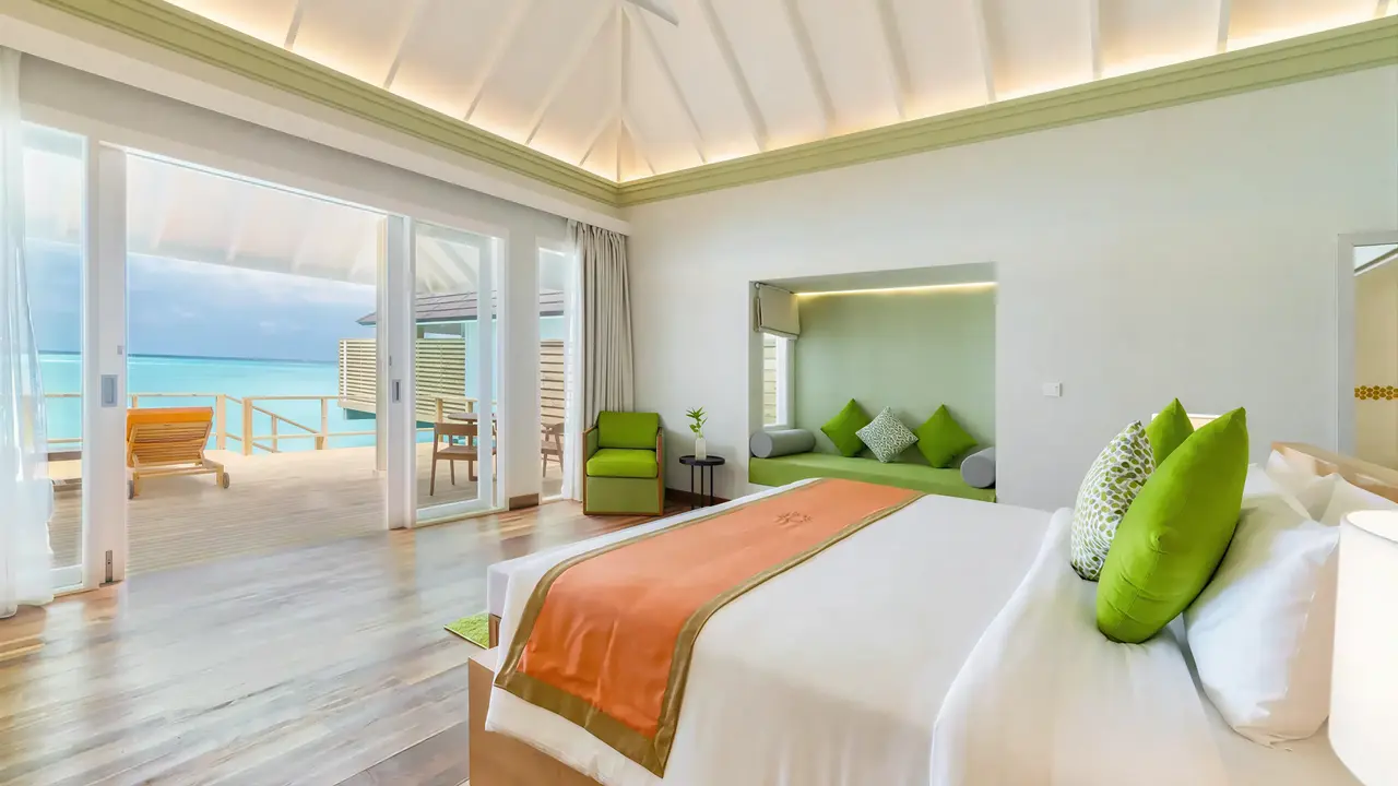 Sypialnia z widokiem na morze w Sun Siyam Olhuveli