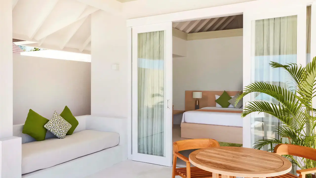 Taras i sypialnia w Sun Siyam Olhuveli